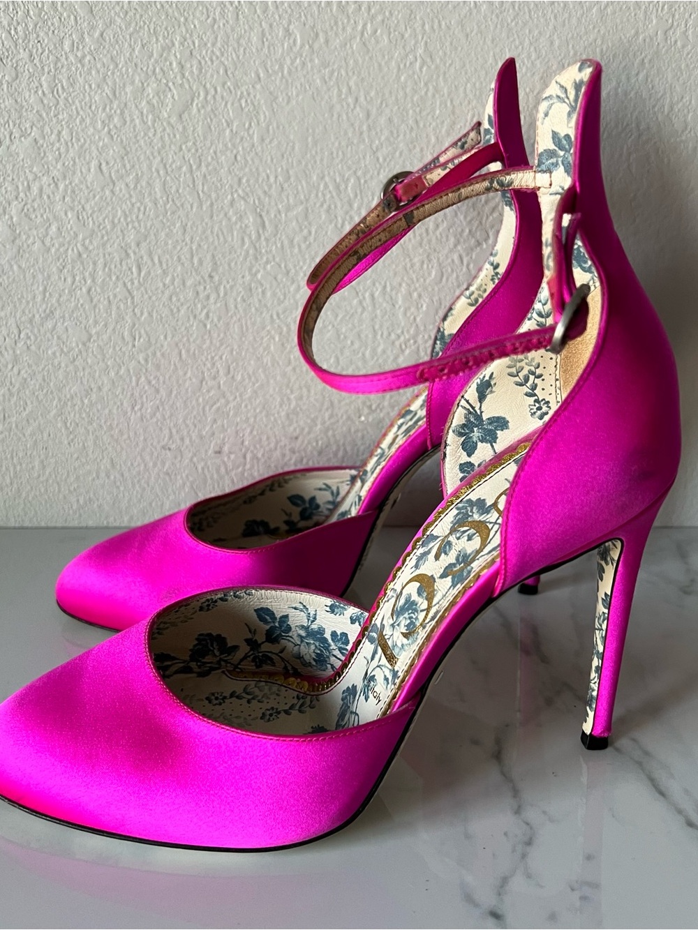 Gucci Daisy d'Orsay Ankle Strappy Pumps Fuchsia Satin 105 Size 38.5 (8.5 US) - Picture 4 of 11